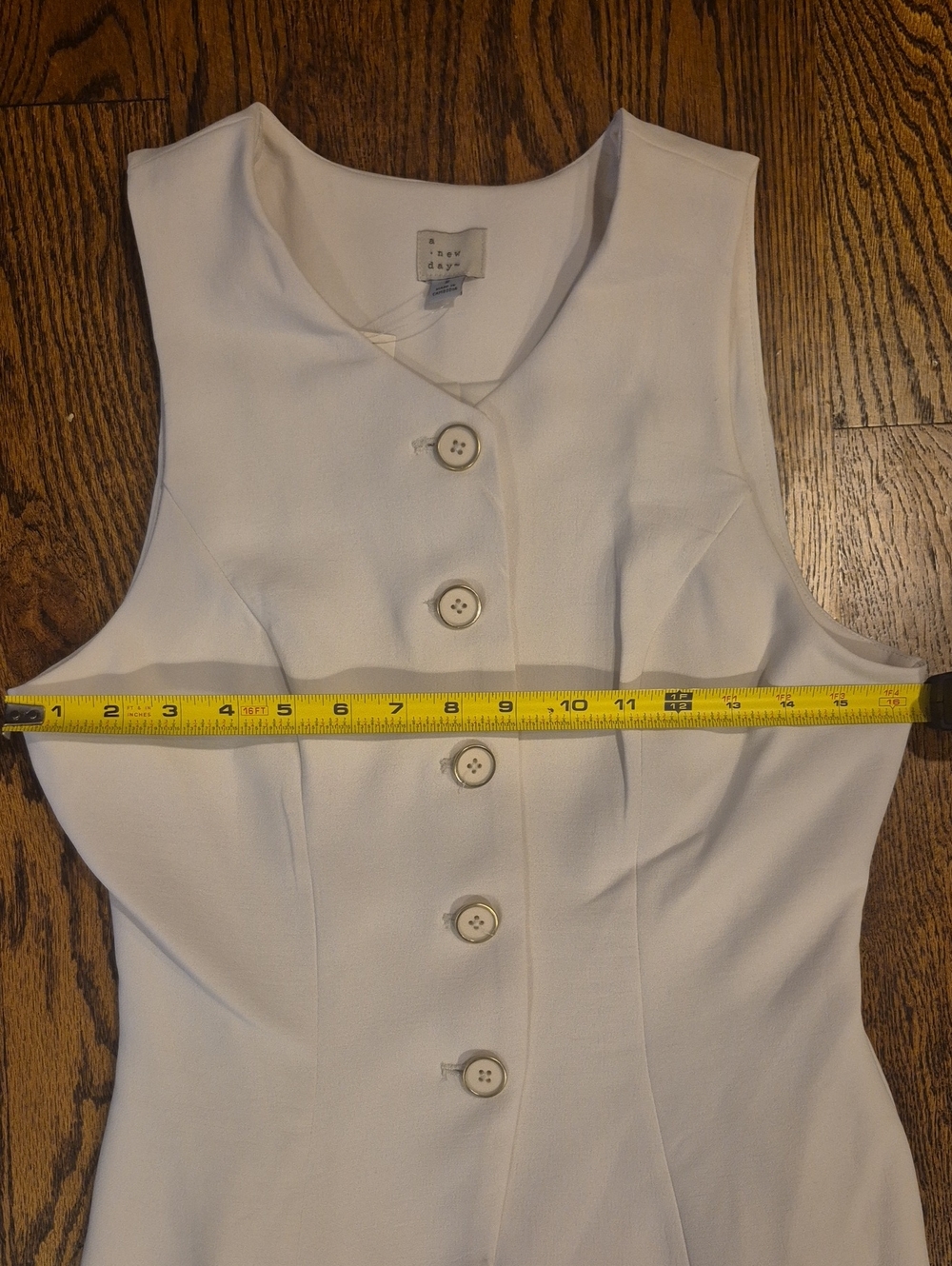 Cream Button-Front Tailored Sleeveless Vest - Picture 4 of 7